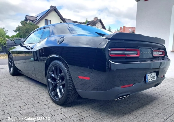 Dodge Challenger cena 145000 przebieg: 105000, rok produkcji 2019 z Łabiszyn małe 742